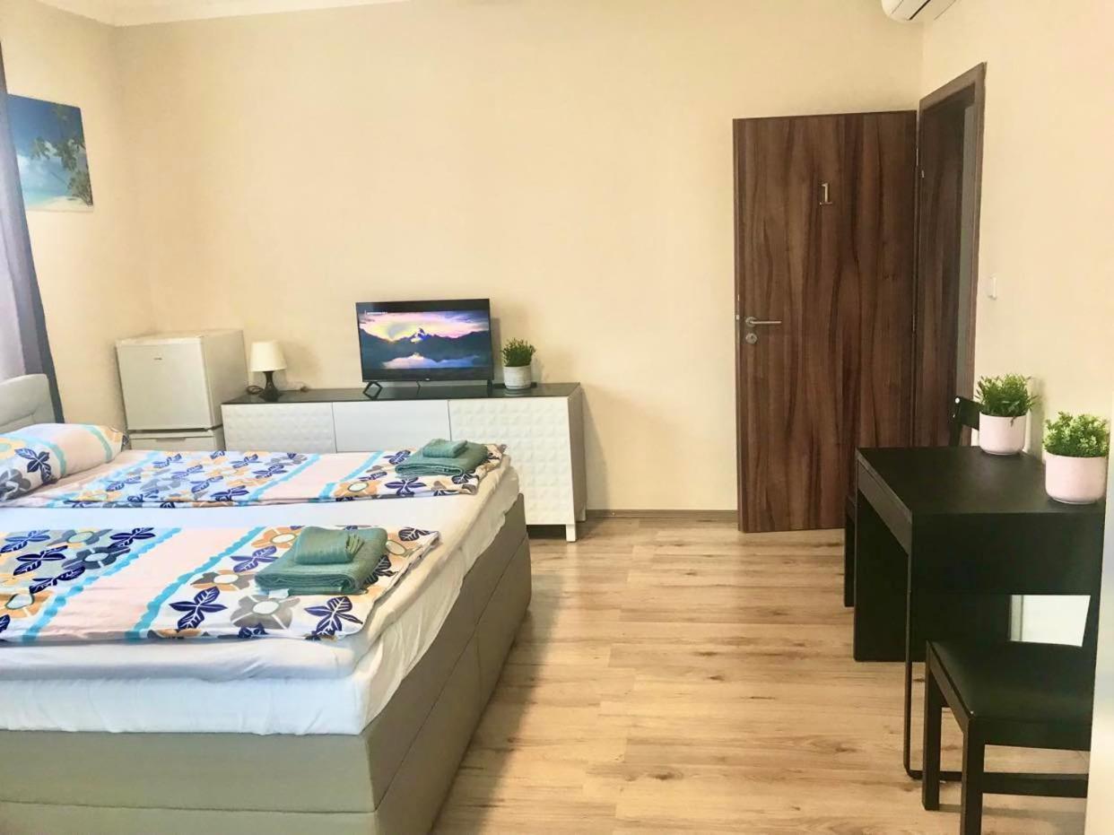 Fresh House Hotel Praha Bagian luar foto