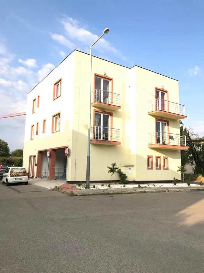 Fresh House Hotel Praha Bagian luar foto